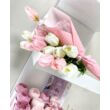Rózsaszín gumi tulipán csomagolva