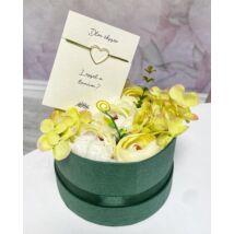 Tanú felkérő virágbox- zöld- love gold karkötővel