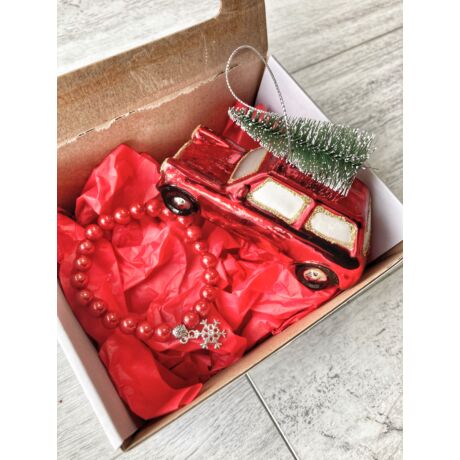 Egyedi karácsonyi ajándékcsomag- retró trabant dísszel-piros